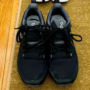 On Cloud- Cloudwander Waterproof Hiking Shoes, size 6 US